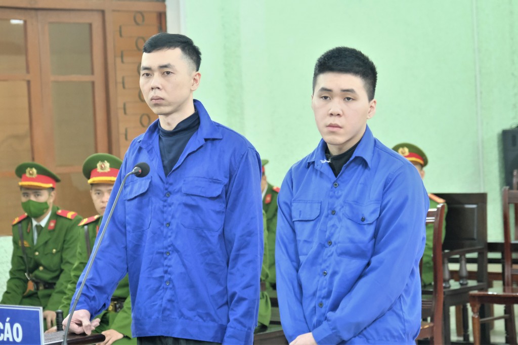 Hai bị cáo La Phi Hùng, La Quốc Tuấn tại phiên tòa