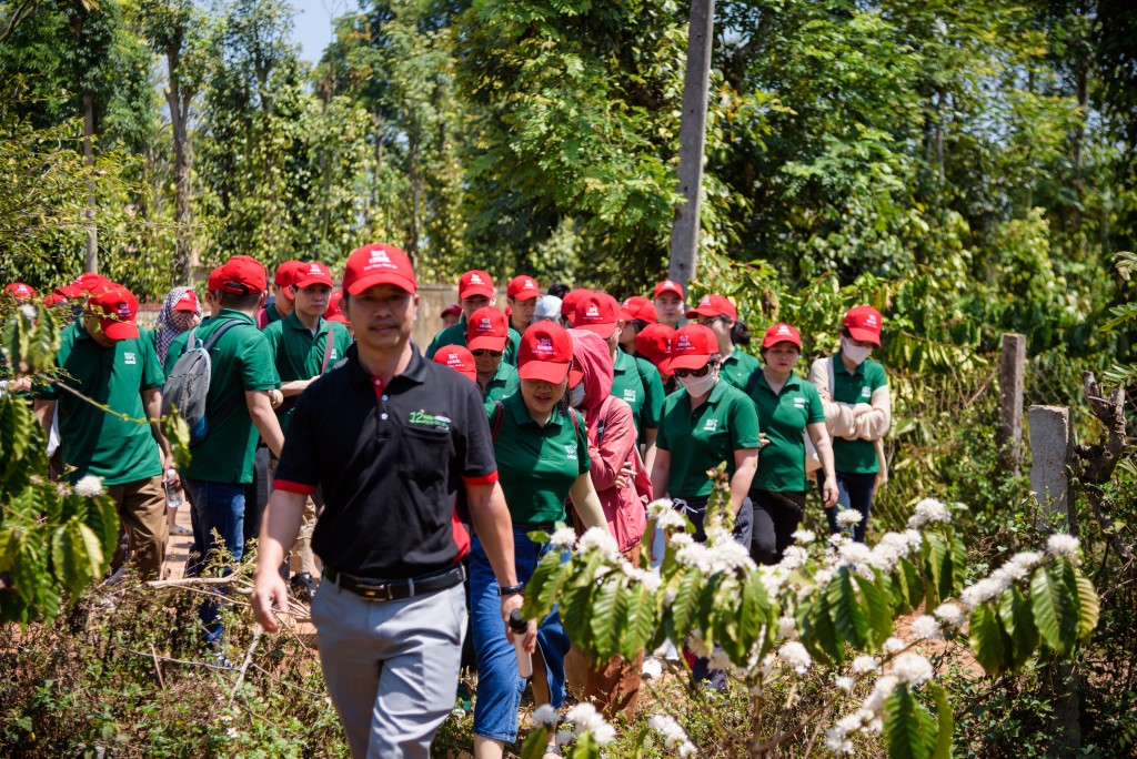 Nestlé Việt Nam triển khai chuyến đi trải nghiệm tham quan Vườn canh tác cà phê tại Buôn Ma Thuột