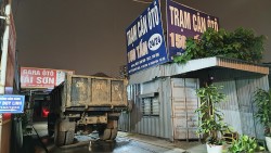 Xử lý xe lợi dụng đêm tối để cơi nới, chở hàng quá tải trên đường Nguyễn Xiển