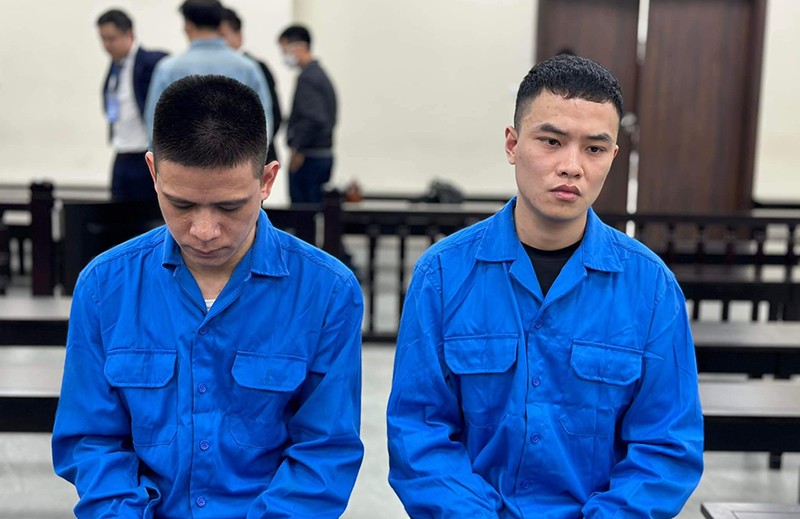 Các bị cáo Lê Văn Thức (trái), Lê Tùng Lâm tại phiên xử sơ thẩm