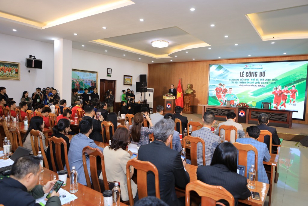 Herbalife Việt Nam là nhà tài trợ chính thức cho các Đội tuyển Bóng đá quốc gia Việt Nam