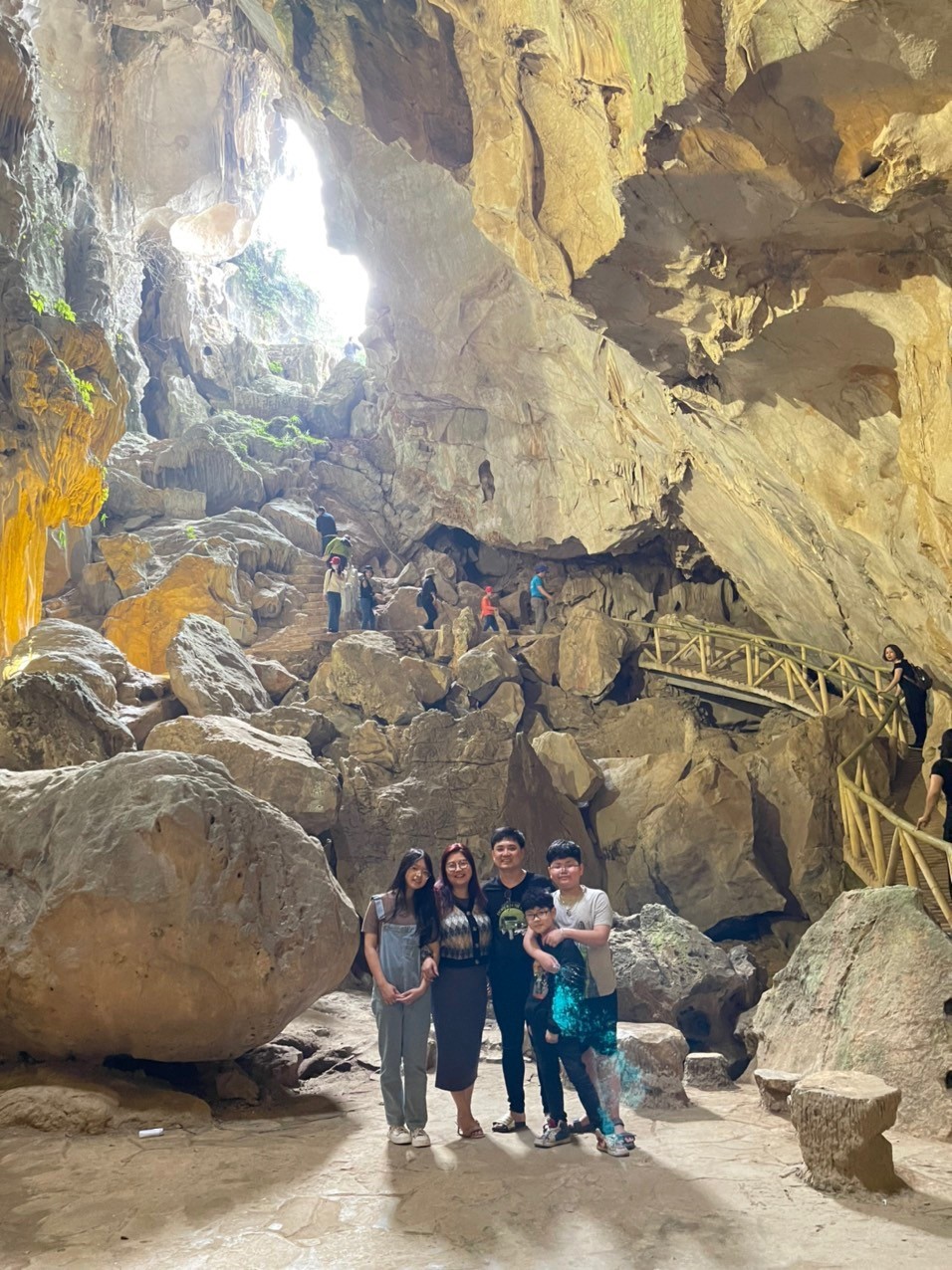 Nguyễn Hoàng Long cùng gia đình tại Khu du lịch