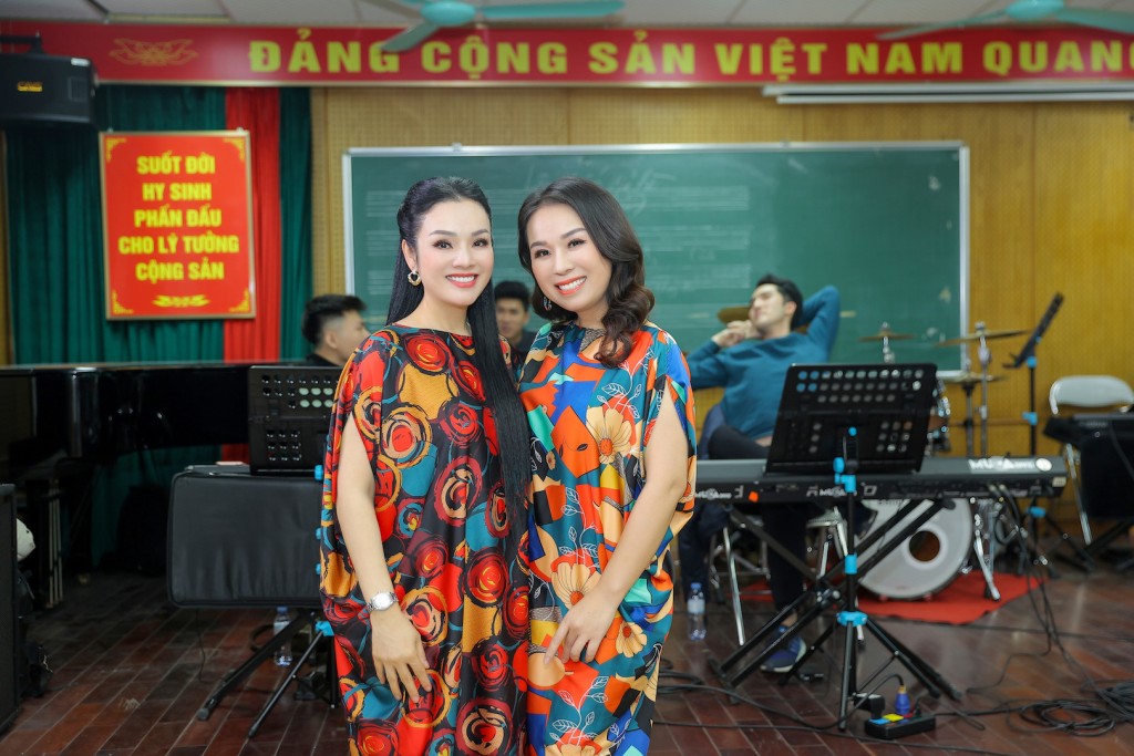 Tân Nhàn và bạn thân Thu Hà