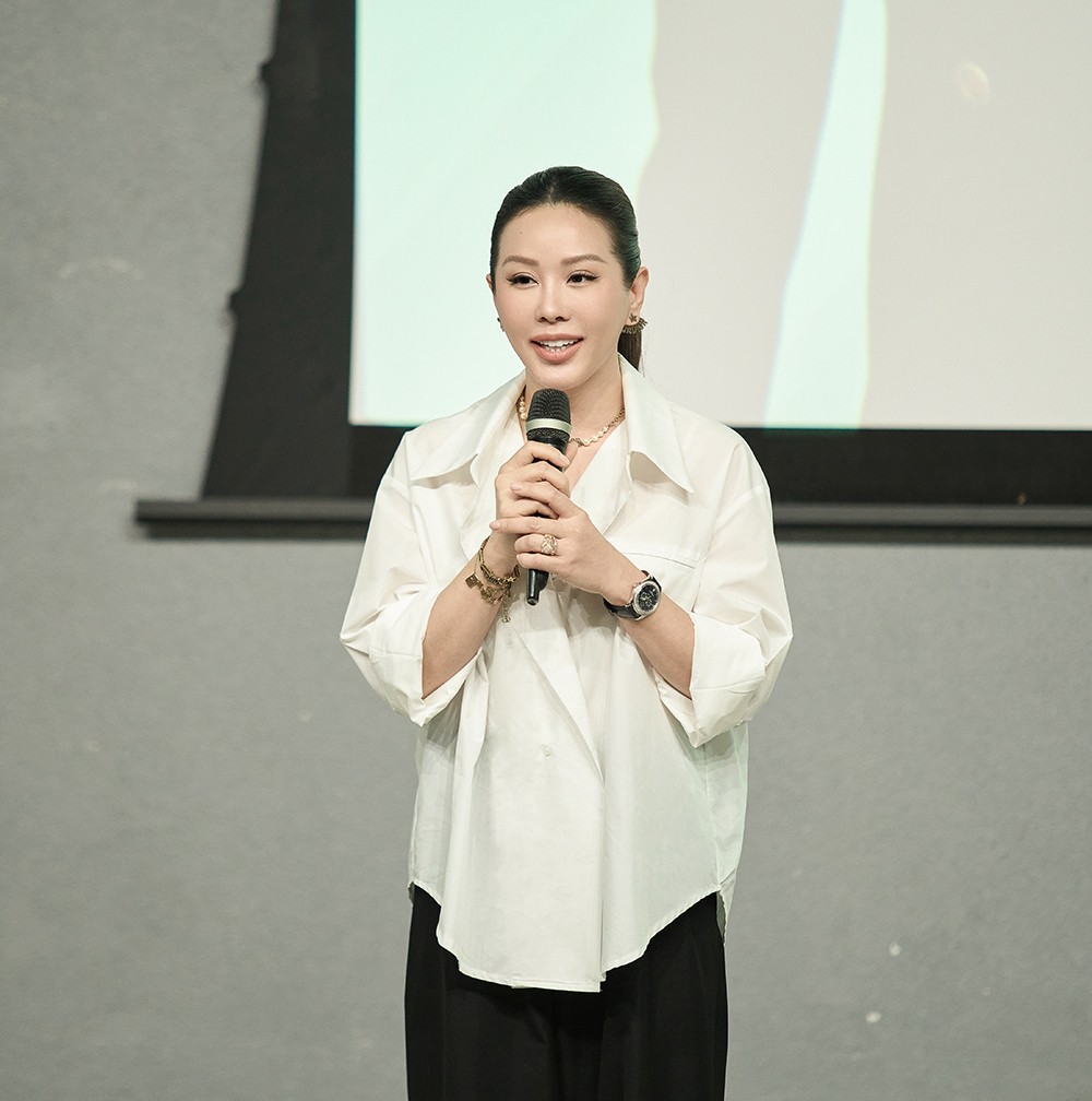 Hoa hậu Thu Hoài trong buổi chia sẻ kinh nghiệm