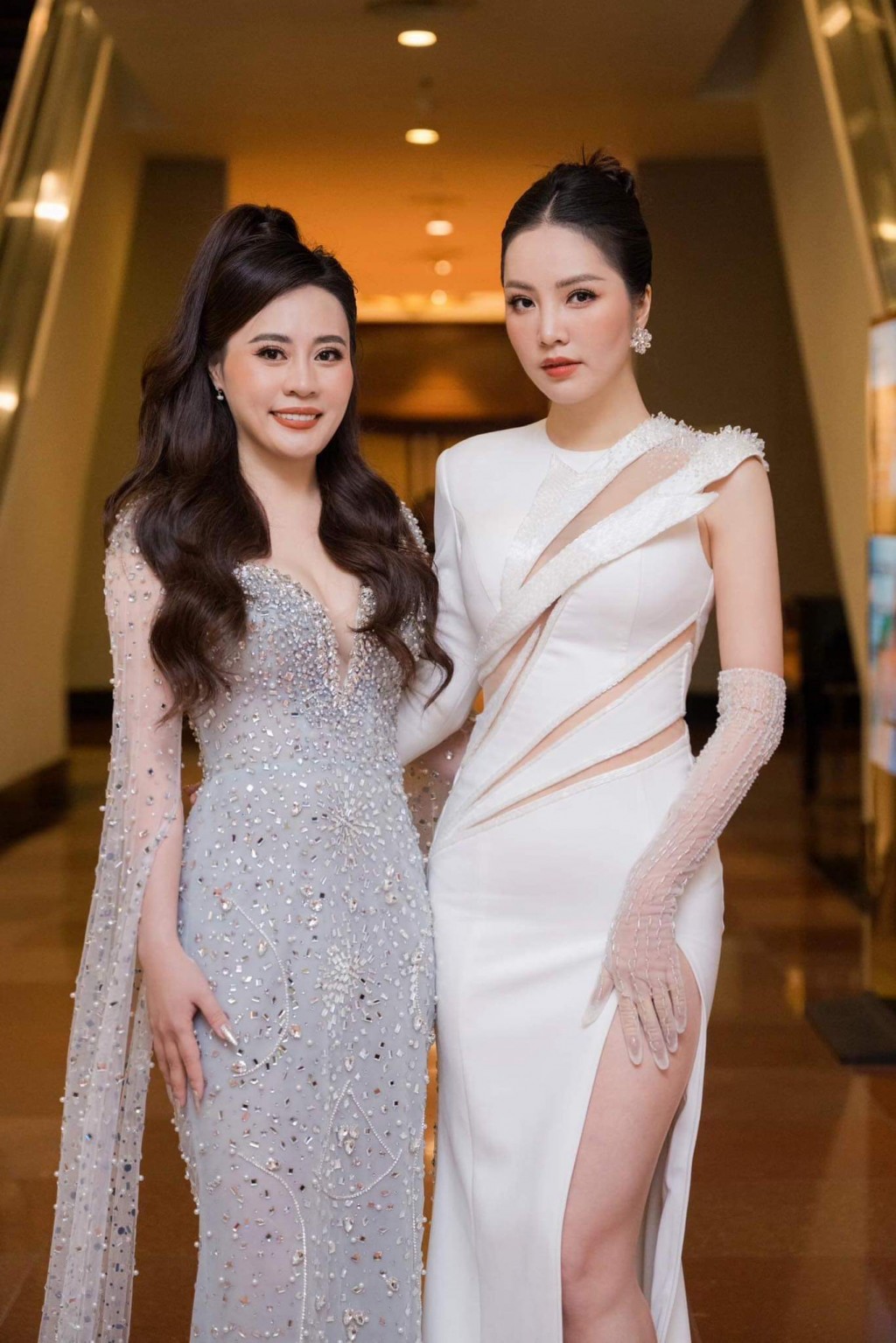 Hoa hậu Phan Kim Oanh và Á hậu Thuỵ Vân