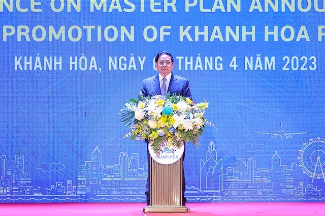 Thủ tướng đề nghị Khánh Hòa khẩn trương hoàn thiện, triển khai hiệu quả các quy hoạch, nhất là các quy hoạch quan trọng đã được duyệt vừa được công bố, để điều phối, quản lý thống nhất, bảo đảm tính liên kết, đồng bộ, thống nhất, hiệu quả và phát triển bền vững với tầm nhìn dài hạn - Ảnh: VGP/Nhật Bắc