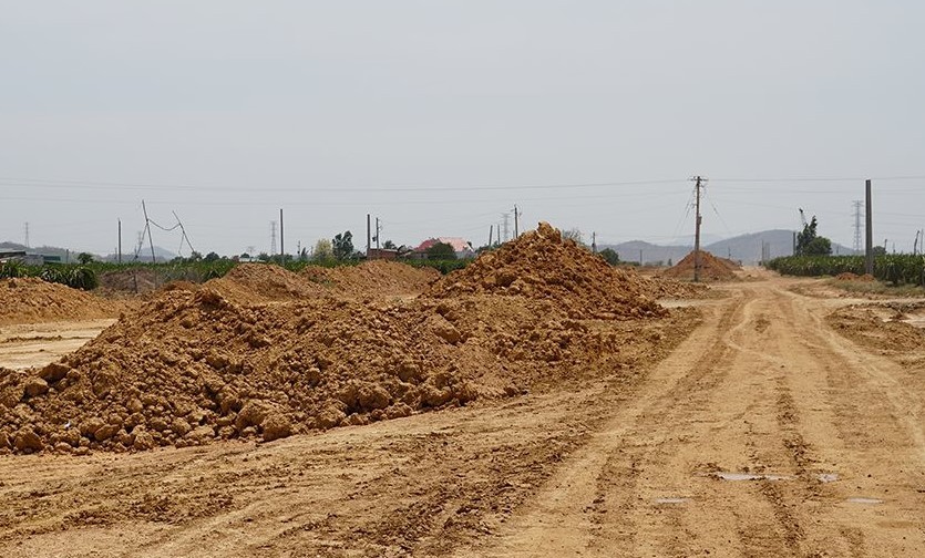 Chính phủ cho phép Bình Thuận áp dụng cơ chế đặc thù trong cấp phép khai thác mỏ đất đắp để phục vụ dự án cao tốc Bắc - Nam (Ảnh: Linh Nga)