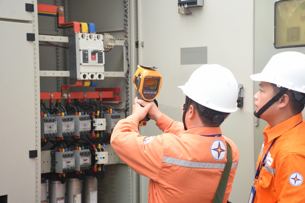 EVNHANOI tiếp tục hoàn thành vượt chỉ tiêu EVN giao về độ tin cậy cung cấp điện theo bộ chỉ số phân phối