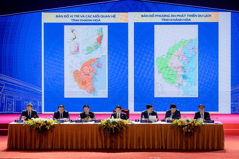 Thủ tướng Phạm Minh Chính cùng các đồng chí lãnh đạo Đảng, Nhà nước tham dự hội nghị
