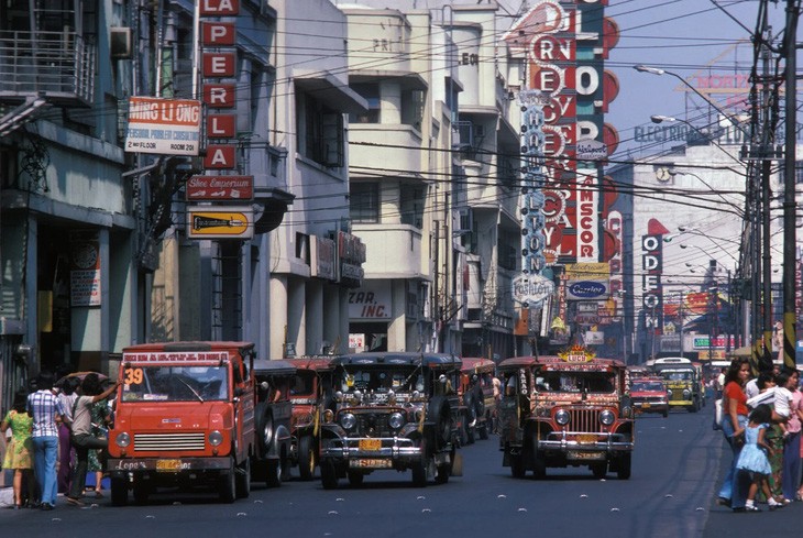 Những chiếc xe jeepney trên đường phố Manila năm 1977 (Ảnh: Getty)