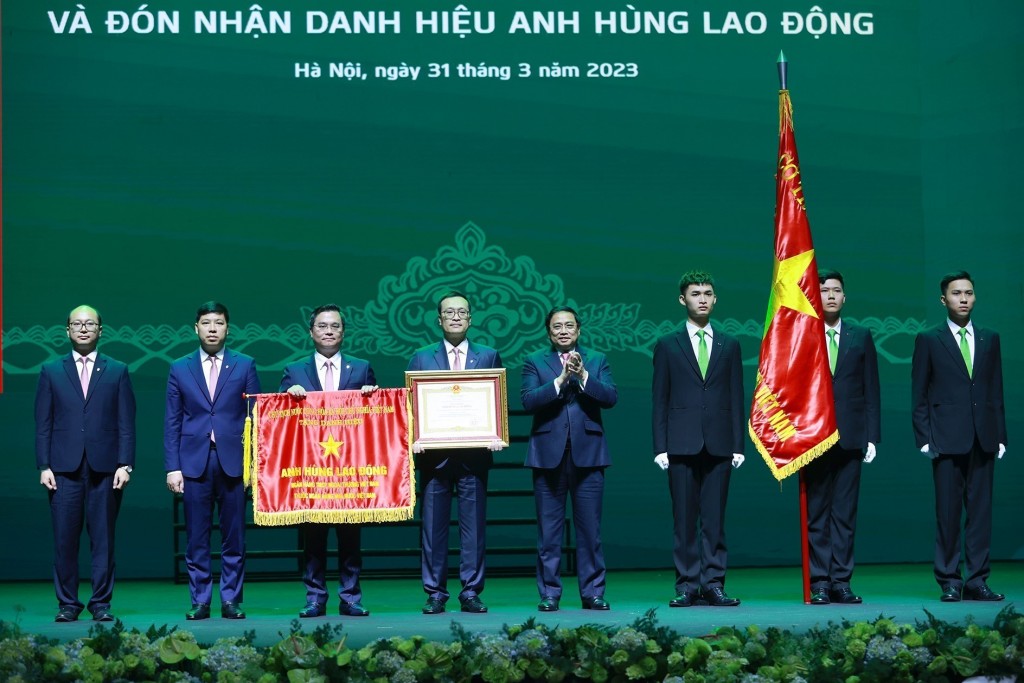  Thủ tướng Phạm Minh Chính trao Danh hiệu Anh hùng Lao động cho Ngân hàng TMCP Ngoại thương Việt Nam.