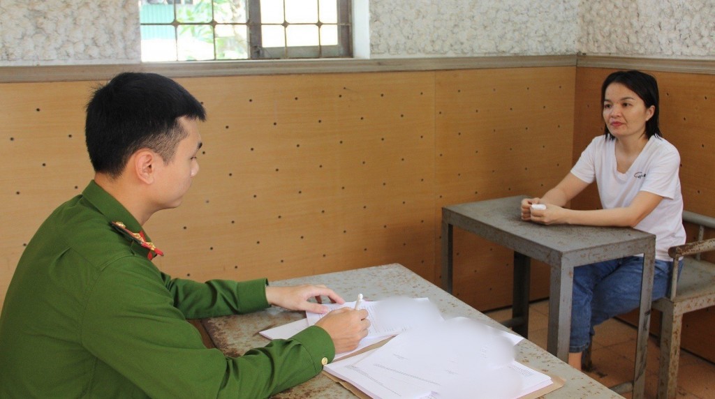 Lực lượng công an làm việc với Phan Thị Hòa