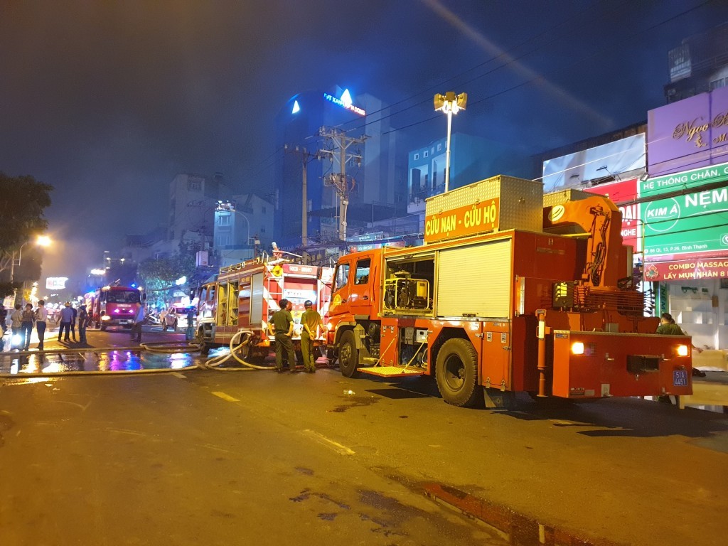 Một người tử vong trong đám cháy gần bến xe Miền Đông