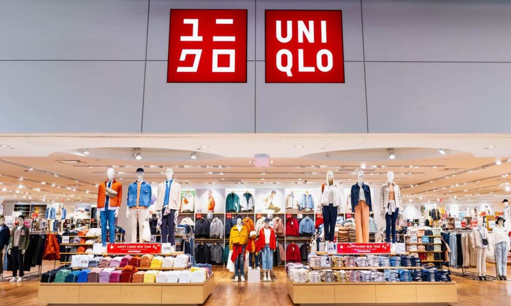 UNIQLO là một thương hiệu của Fast Retailing, công ty cổ phần bán lẻ hàng đầu Nhật Bản có trụ sở toàn cầu tại Tokyo, Nhật Bản