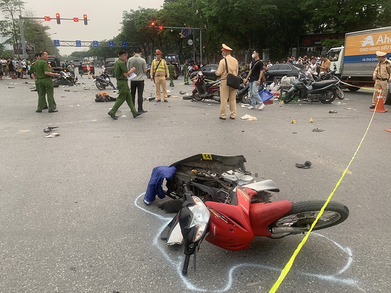 22 người bị thương trong vụ xe ô tô “điên” gây tai nạn tại đường Võ Chí Công