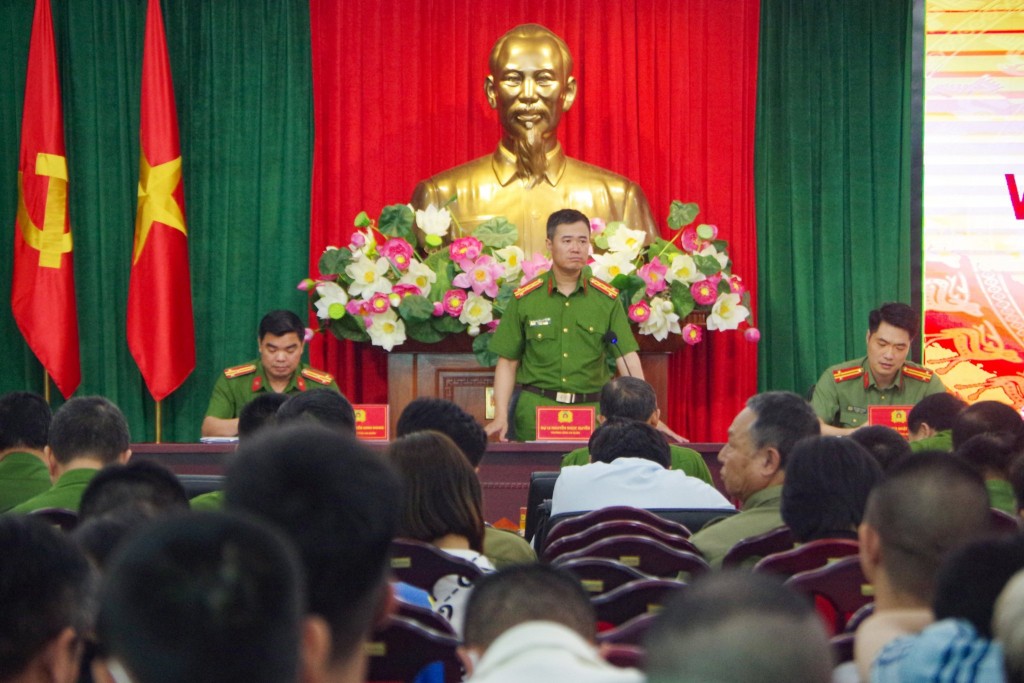 Trực tiếp Chỉ huy CAQ Hà Đông trả lời câu hỏi của người từng lầm lỡ