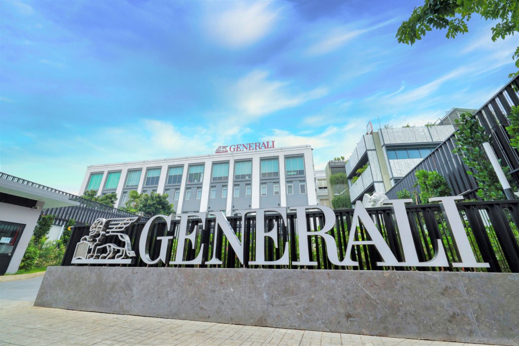 Generali Việt Nam là thành viên của Generali, tập đoàn bảo hiểm và quản lý tài sản hàng đầu thế giới đến từ Italia. Với hậu thuẫn mạnh mẽ từ Tập đoàn cùng cam kết trở thành “Người bạn Trọn đời” của khách hàng, Generali Việt Nam đã nhanh chóng xây dựng được vị thế vững chắc với hơn 100 Tổng Đại lý (GenCasa) và Trung tâm Dịch vụ Khách hàng, phục vụ gần 500.000 khách hàng trên toàn quốc