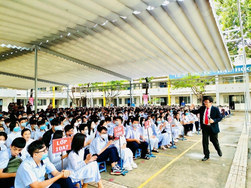 Thí sinh cần nghe tư vấn của các trường về ngành học và cơ hội làm việc au khi ra trường (ảnh minh hoạ)