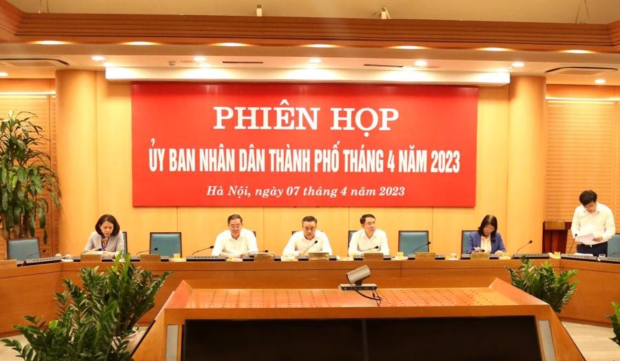 Chủ tịch UBND TP Hà Nội Trần Sỹ Thanh chủ trì phiên họp.