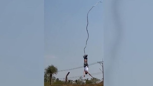 Du khách sống sót sau khi nhảy bungee bị đứt dây