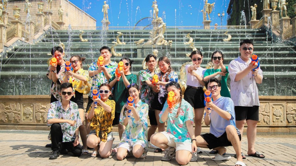 Lễ hội té nước Happy Songkran đậm chất Thái Lan lần đầu tiên diễn ra tại Sun World Ba Na Hills