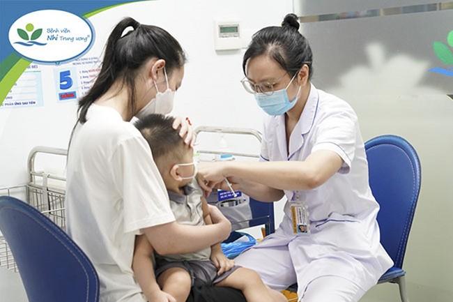 Tiêm vắc xin là giải pháp đơn giản và hiệu quả nhất để phòng bệnh thủy đậu cho trẻ