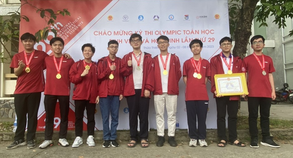 Đại học Bách khoa Hà Nội nhất toàn đoàn kỳ thi Olympic Toán toàn quốc