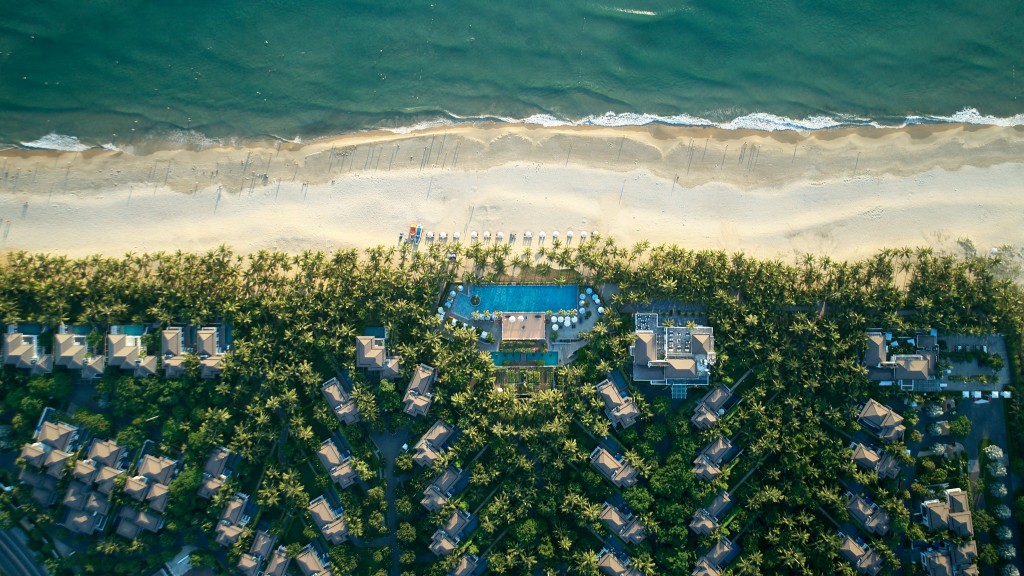 Premier Village Danang Resort tọa lạc bên bờ biển Mỹ Khê - Đà Nẵng