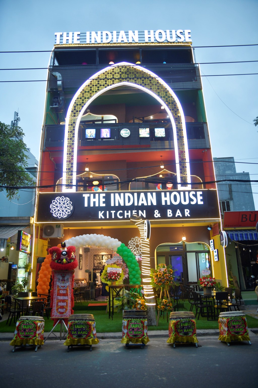 Nhà hàng The Indian House chính thức được khai trương tọa lạc tại số 18 đường Ngô Thì Sĩ (phường Mỹ An, quận Ngũ Hành Sơn, TP Đà Nẵng).