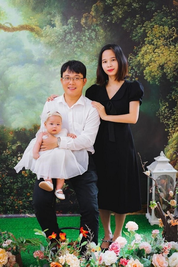 Gia đình anh Phan Duy Tùng hạnh phúc bên con gái nhỏ sau 4 năm kiếm tìm
