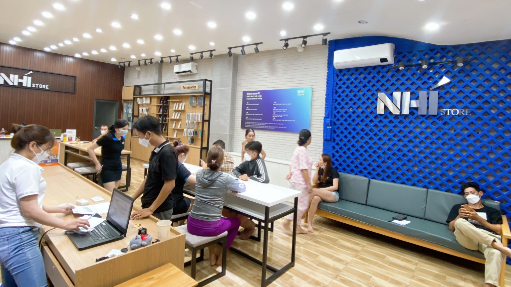 Nhí Store - kênh TikTok triệu view chia sẻ những mẹo chọn điện thoại hữu ích