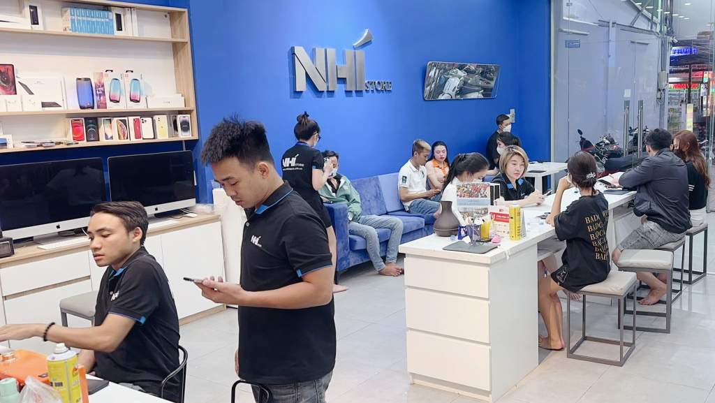 Nhí Store - kênh TikTok triệu view chia sẻ những mẹo chọn điện thoại hữu ích