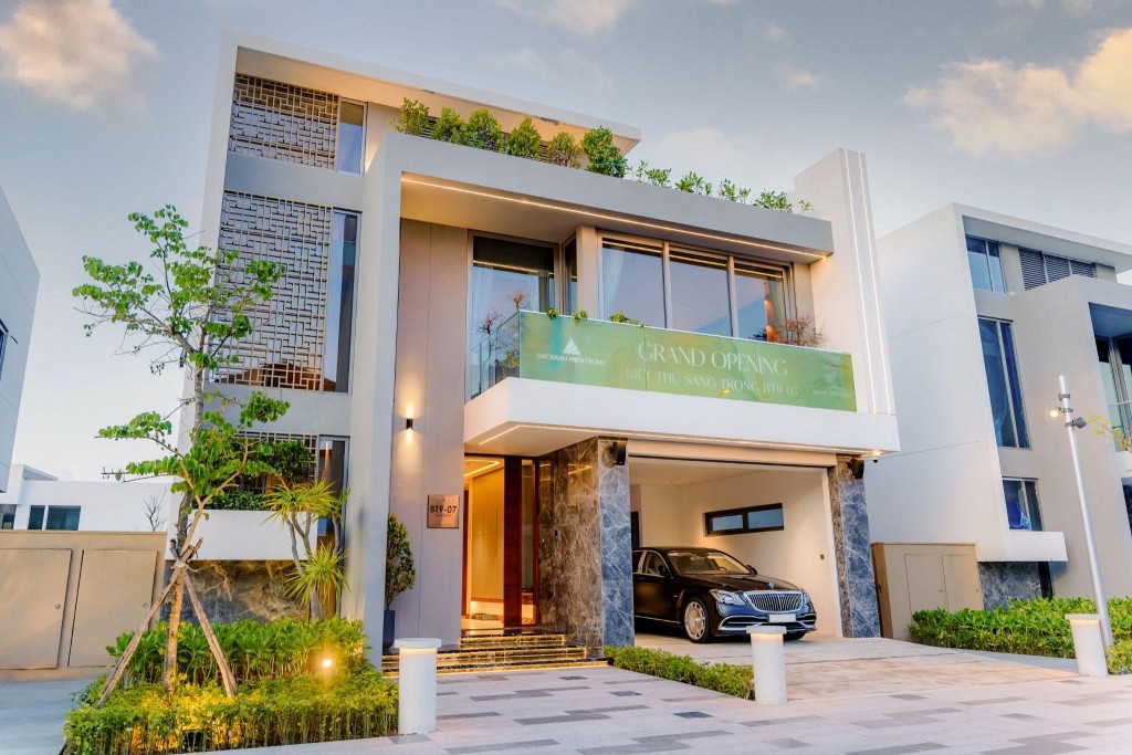 Villa compound Regal Victoria - Khẳng định phong cách sống thời thượng của giới siêu giàu với kiến trúc tương lai phóng khoáng, tuyệt mĩ.