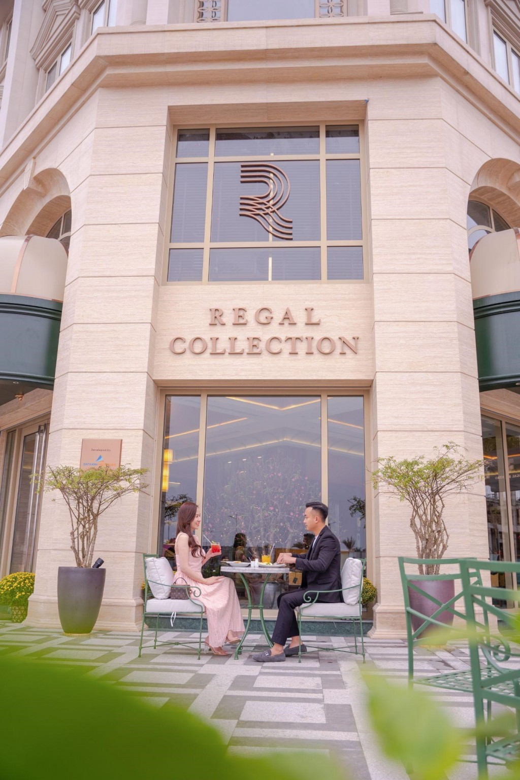 Regal Collection House - khách sạn đầu tiên thuộc thương hiệu Regal Hotels & Resorts tại khu đô thị du lịch quốc tế Regal Legend trở thành điểm lưu trú nổi bật tại Quảng Bình sau thời gian ngắn đi vào hoạt động.