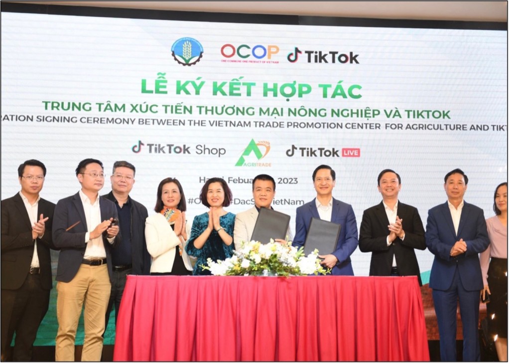 Hình 5 - Lễ Ký hết hợp tác giữa TikTok và Trung tâm Xúc tiến Thương mại Nông nghiệp