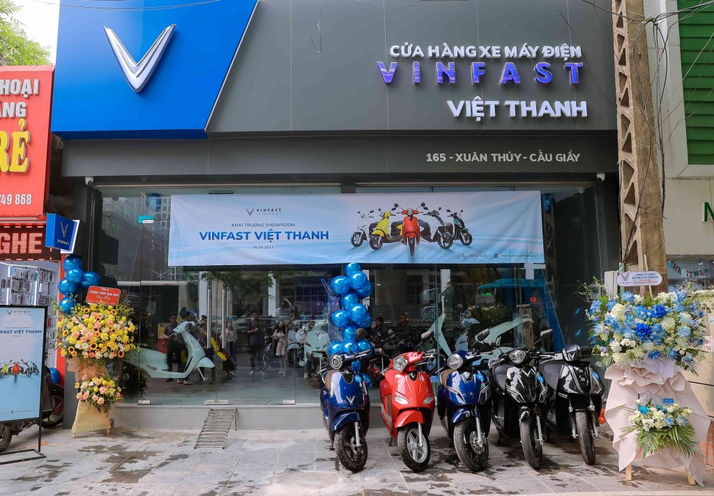 VinFast Việt Thanh (165 Xuân Thuỷ, Cầu Giấy, Hà Nội) là đại lý uỷ quyền xe máy điện VinFast đầu tiên khai trương trong năm 2023.