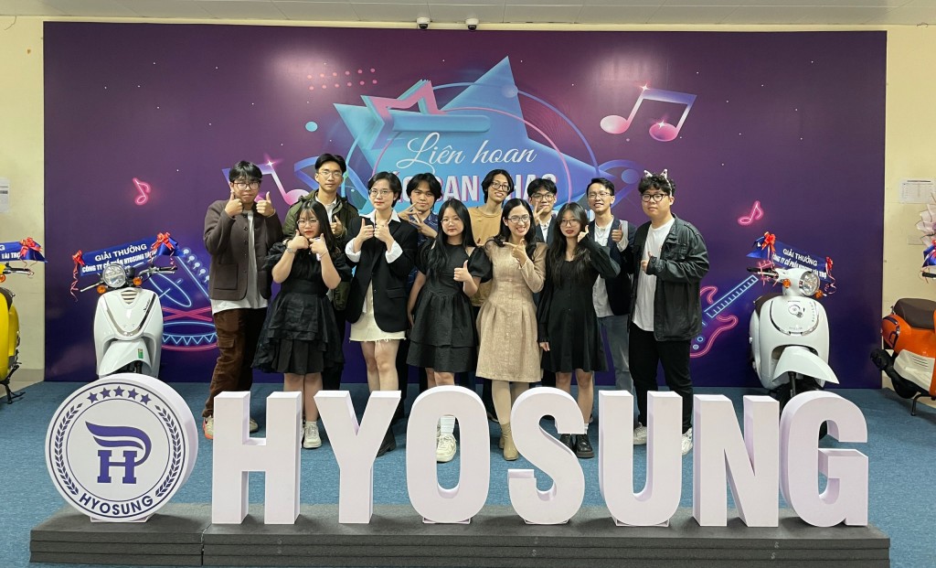  Các thành viên ban nhạc trường THPT Chu Văn An