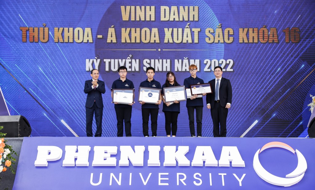 Trường Đại học Phenikaa chi 50 tỷ đồng cấp học bổng cho học sinh