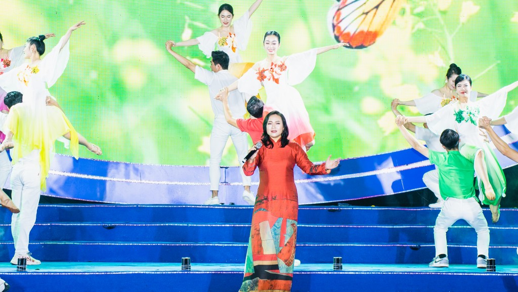 Ấn tượng chương trình nghệ thuật chào mừng Hội nghị hợp tác giữa các địa phương Việt Nam - Pháp lần thứ 12