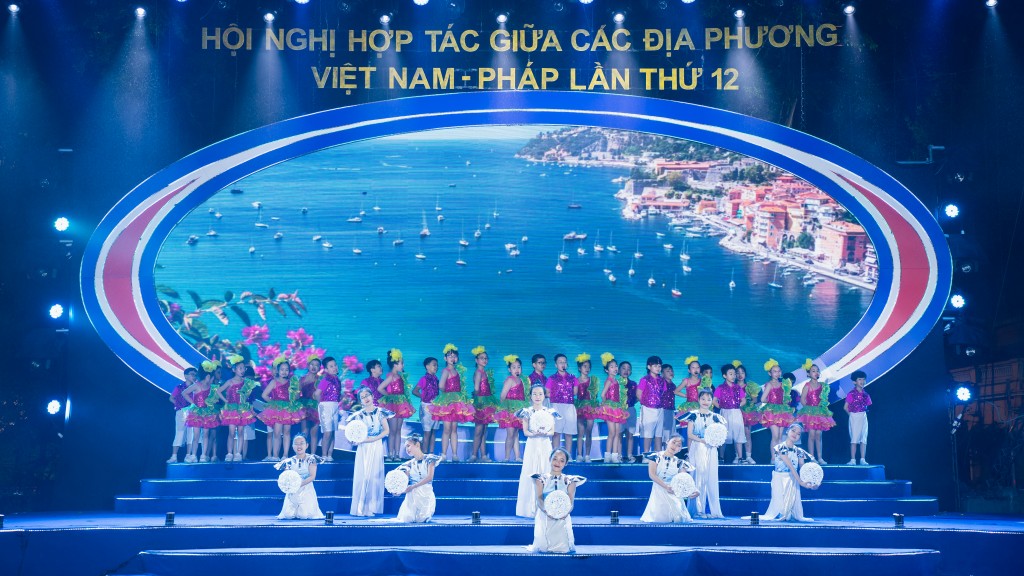 Trẻ em hai nước Việt - Pháp cùng thể hiện ca khúc