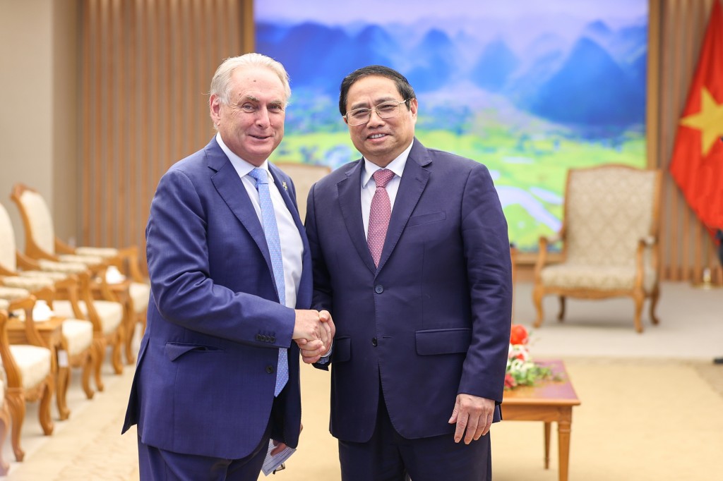 Thủ tướng Phạm Minh Chính và Bộ trưởng Bộ Thương mại và Du lịch Australia Don Farrell - Ảnh: VGP/Nhật Bắc