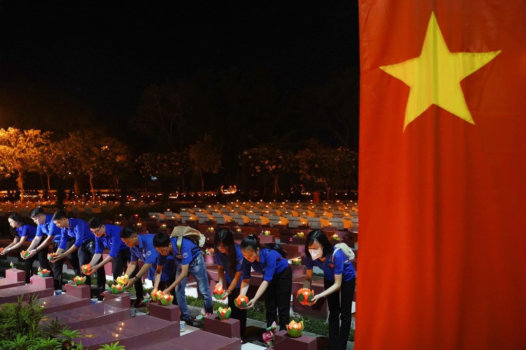 Bình Thuận: Hơn 9.000 ngọn nến rực sáng tri ân các anh hùng, liệt sỹ