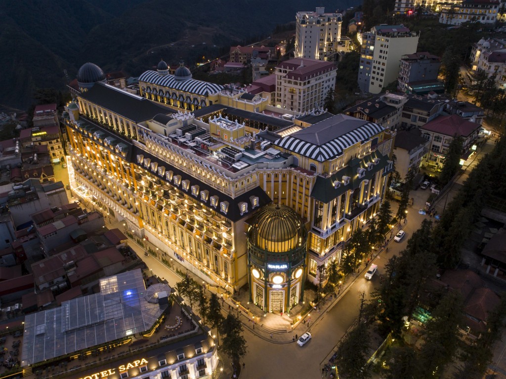 Hôtel de la Coupole, khách sạn mang kiến trúc Pháp nổi bật tại trung tâm thị xã Sa Pa.