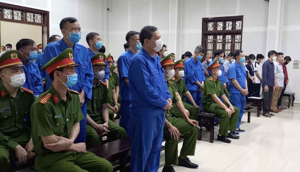 Bị cáo Phạm Hồng Hà – nguyên Chủ tịch UBND thành phố Hạ Long cùng 27 đồng phạm tại phiên tòa xét xử