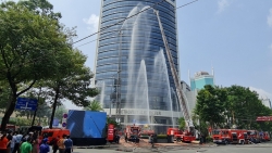 Hơn 1.000 người tham gia diễn tập chữa cháy tại tòa nhà PetroVietnam Tower