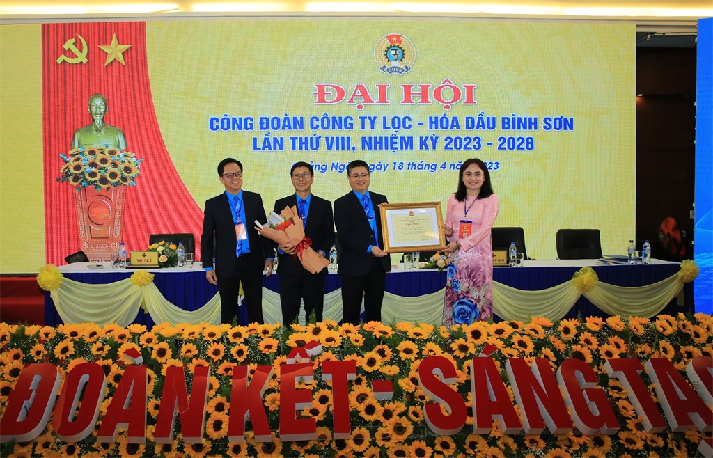 Công đoàn Dầu khí Việt Nam tặng Bằng khen cho Công đoàn cơ sở BSR “Đã có thành tích xuất sắc trong phong trào thi đua lao động giỏi và xây dựng tổ chức Công đoàn vững mạnh” nhiệm kỳ 2018-2023