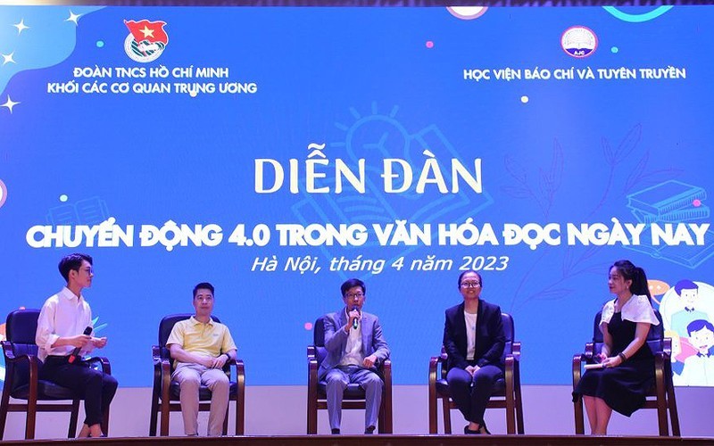 Diễn đàn Chuyển động 4.0 trong văn hóa đọc ngày nay chia sẻ những kinh nghiệm đọc sách cho đoàn viên, thanh niên