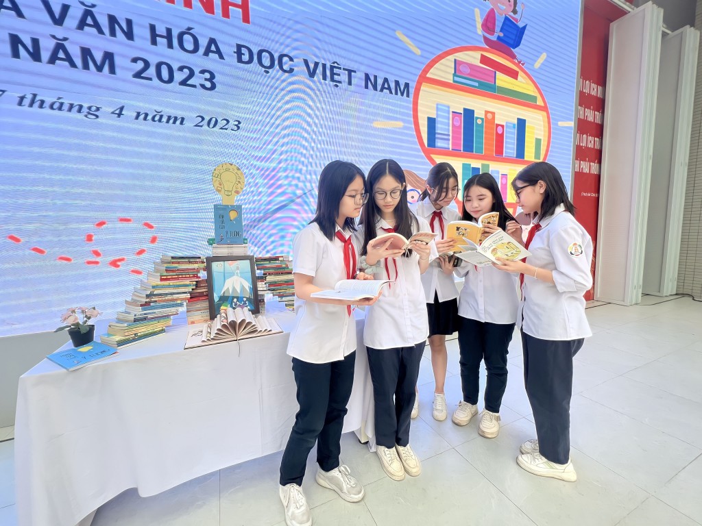 Học sinh Trường THCS Thành Công hưởng ứng Ngày Sách và Văn hóa đọc Việt Nam năm 2023.