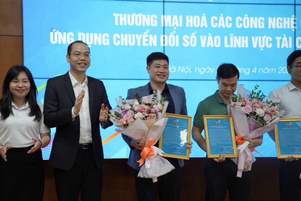 Nâng cao năng lực chuyển đổi số của sinh viên trong lĩnh vực Tài chính - Ngân hàng