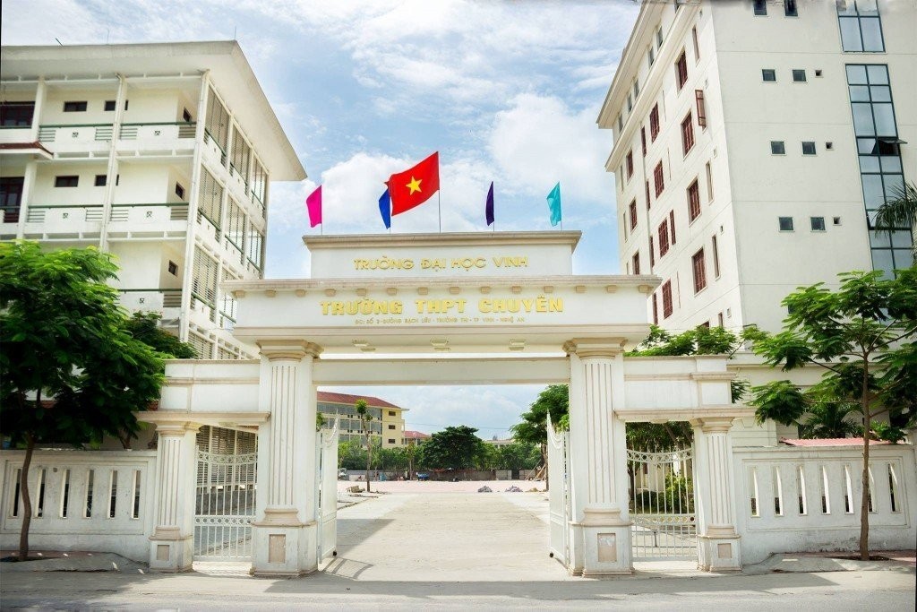 Trường Trung học phổ thông Chuyên Đại học Vinh nơi nữ sinh tự tử từng theo học.